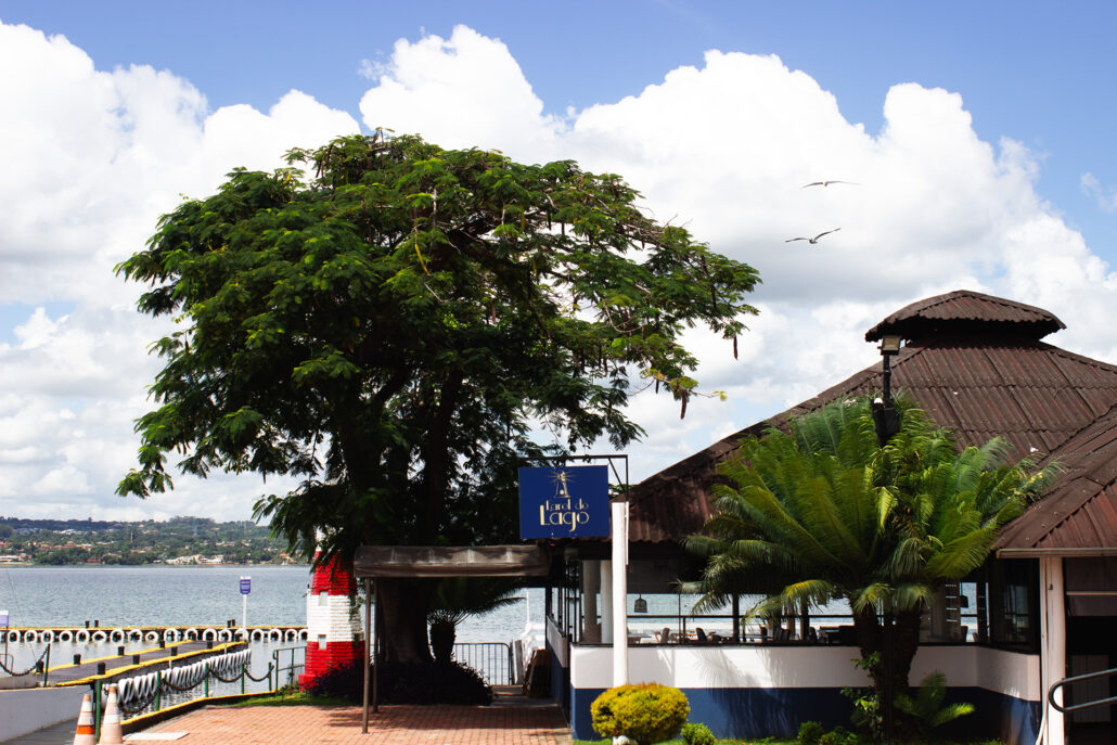 Farol-gastronomia-restaurante-no-clube-naval-de-brasília-beira-lago