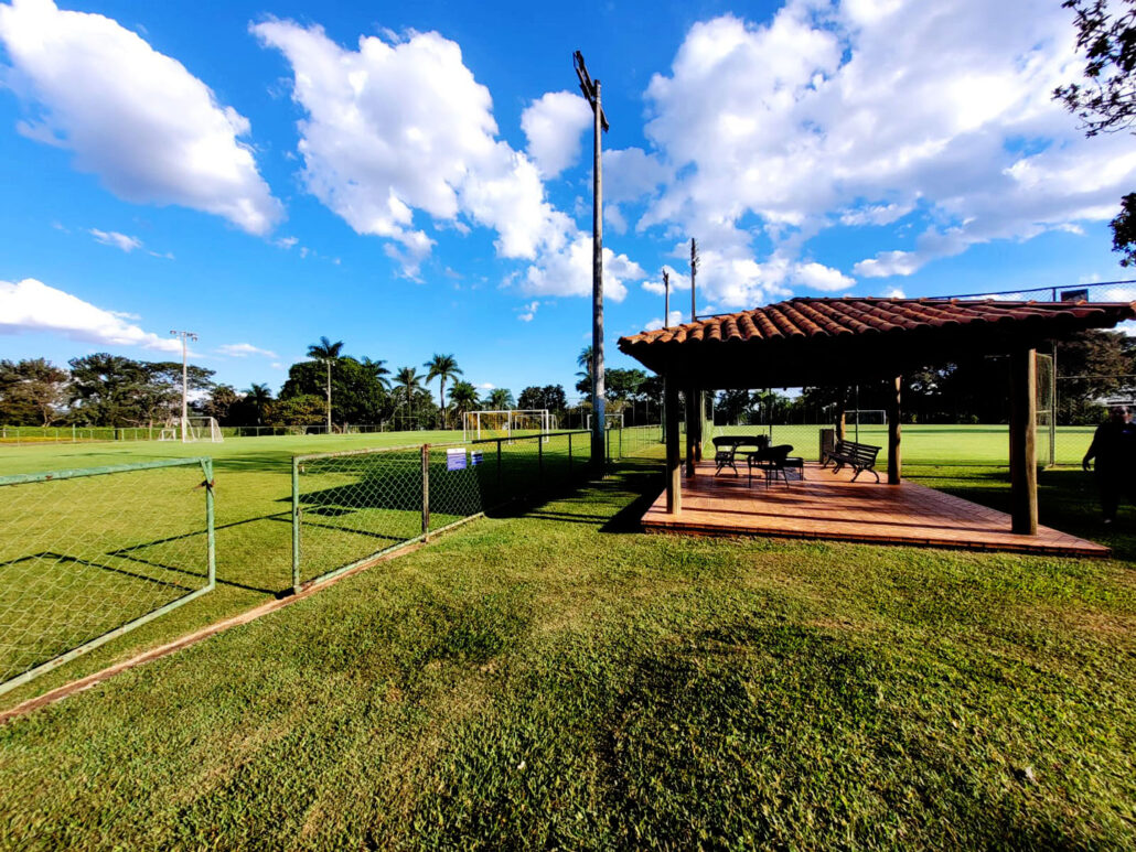 quadra-de-grama-sintética-do-clube-naval-brasília-quiosque-6